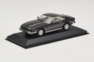 Aston Martin DBS On Her Majesty's Secret Service Csere Doboz Minichamps 1:43 436137600-R1 Fém – 2. kép a 4-ből