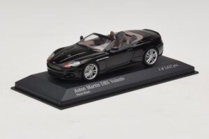 Aston Martin DBS Volante Fekete Metál Minichamps 1:43 400137930 Fém – 2. kép a 4-ből