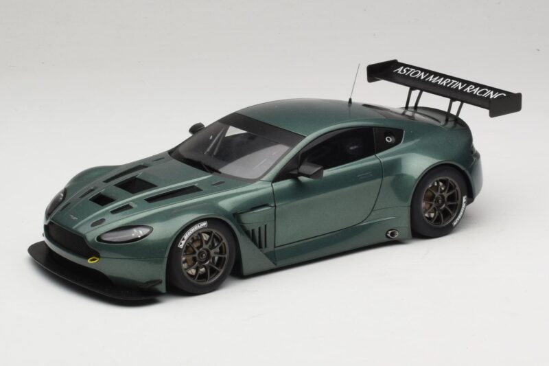 Aston Martin V12 Vantage GT3 Zöld AUTOart 1:18 Aston Martin V12 Vantage GT3 Zöld AUTOart 1:18 81306 Fém