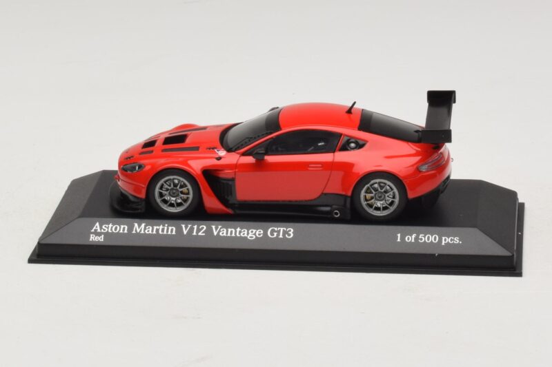 Aston Martin V12 Vantage GT3 Piros Minichamps 1:43 4371121392 Fém