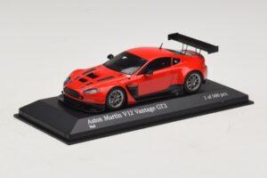 Aston Martin V12 Vantage GT3 Piros Minichamps 1:43 4371121392 Fém – 2. kép a 4-ből