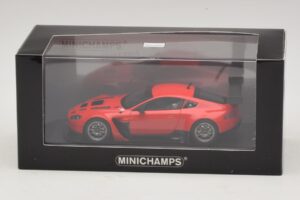 Aston Martin V12 Vantage GT3 Piros Minichamps 1:43 4371121392 Fém – 4. kép a 4-ből