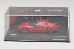 Aston Martin V12 Zagato Piros Minichamps 1:43 437137220 Fém – 4. kép a 5-ből