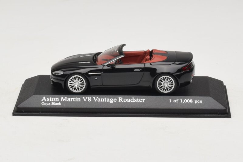 Aston Martin V8 Vantage Roadster Fekete Metál Minichamps 1:43 400137431 Fém