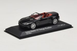 Aston Martin V8 Vantage Roadster Fekete Metál Minichamps 1:43 400137431 Fém – 2. kép a 4-ből