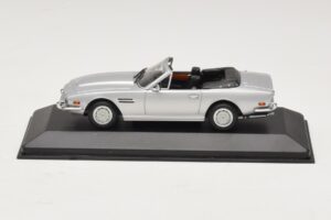 Aston Martin V8 Volante Ezüst Minichamps 1:43 400137601 Fém