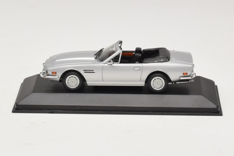 Aston Martin V8 Volante Ezüst Minichamps 1:43 400137601 Fém
