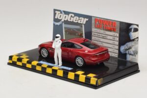 Aston Martin Vanquish S Piros Top Gear Figurával Minichamps 1:43 519431372 Fém – 3. kép a 5-ből