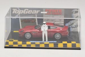 Aston Martin Vanquish S Piros Top Gear Figurával Minichamps 1:43 519431372 Fém – 4. kép a 5-ből