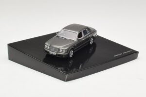Bentley Arnage T Cypress Grey Minichamps 1:43 BL386 Fém – 2. kép a 4-ből
