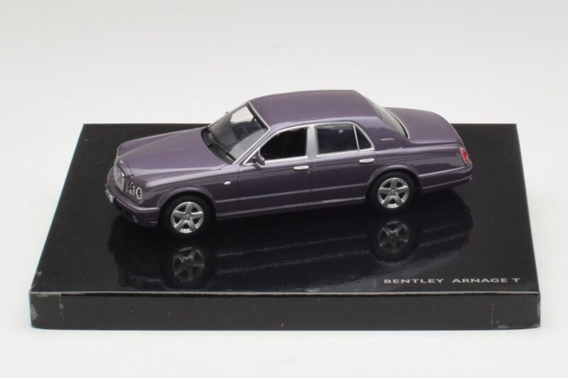 Bentley Arnage T Grey Violet Minichamps 1:43 Bentley Arnage T Grey Violet Minichamps 1:43 BL384 Fém