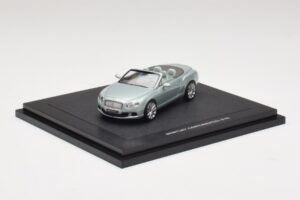 Bentley Continental GTC Light Grey Metallic Minichamps 1:43 Bentley Continental GTC Light Grey Metallic Minichamps 1:43 BL907 Fém