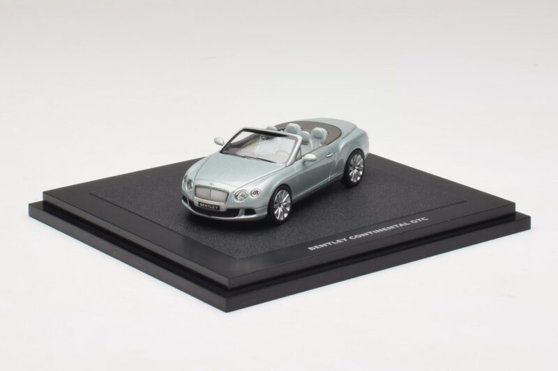 Bentley Continental GTC Light Grey Metallic Minichamps 1:43 Bentley Continental GTC Light Grey Metallic Minichamps 1:43 BL907 Fém