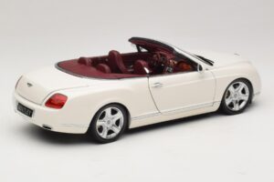 Bentley Continental GTC Fehér Csere Doboz Minichamps 1:18 100139032-R1 Fém – 3. kép a 8-ből