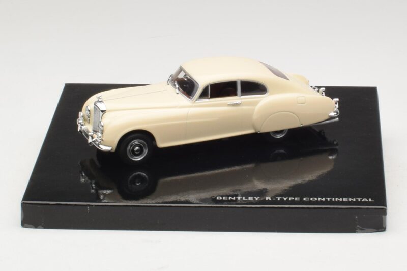 Bentley R-Type Continental Elefántcsont Minichamps 1:43 Bentley R-Type Continental Elefántcsont Minichamps 1:43 BL426 Fém