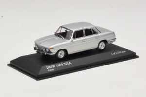 BMW 1800 TI/SA Ezüst Minichamps 1:43 400025100 Fém – 2. kép a 4-ből