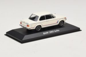 BMW 2002 Turbo Fehér Maxichamps 1:43 940022201 Fém – 2. kép a 4-ből