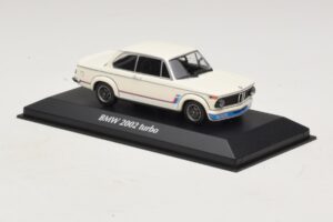 BMW 2002 Turbo Fehér Maxichamps 1:43 940022201 Fém – 3. kép a 4-ből