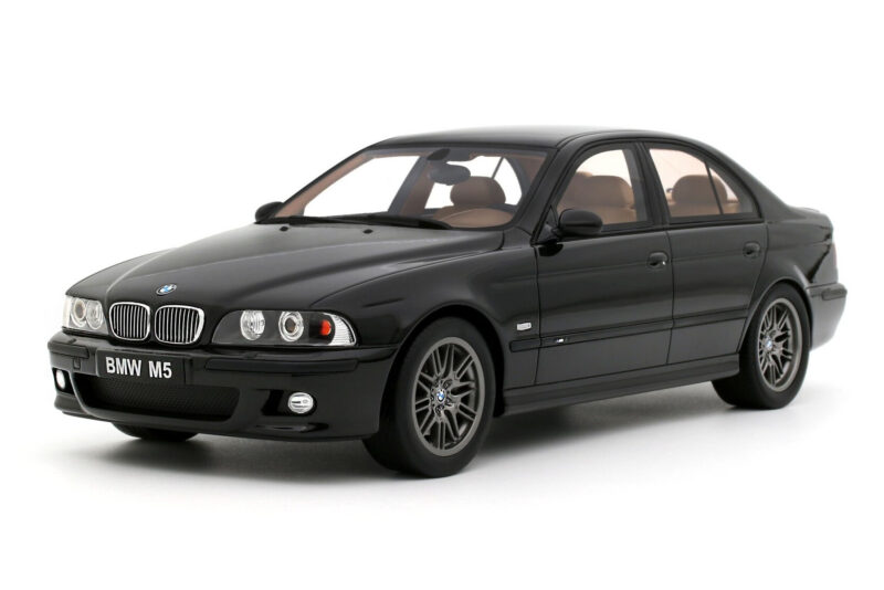BMW M5 E39 Black Sapphire Metallic Otto 1:18 BMW M5 E39 Black Sapphire Metallic Otto 1:18 OT1338 Gyanta
