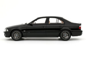 BMW M5 E39 Black Sapphire Metallic Otto 1:18 OT1338 Gyanta – 3. kép a 4-ből