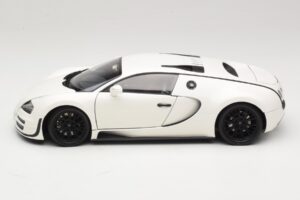Bugatti Veyron Super Sport Fehér Minichamps 1:18 100110844 Fém – 4. kép a 8-ből