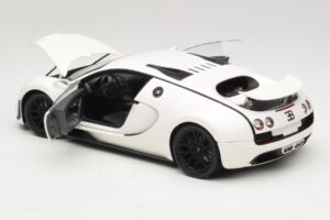 Bugatti Veyron Super Sport Fehér Minichamps 1:18 100110844 Fém – 5. kép a 8-ből