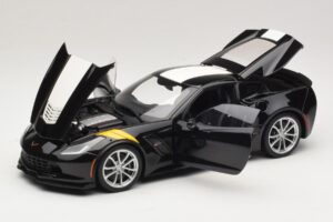 Chevrolet Corvette C7 Grand Sport Fekete Fehér Csíkokkal AUTOart 1:18 71273 Kompozit – 2. kép a 8-ből