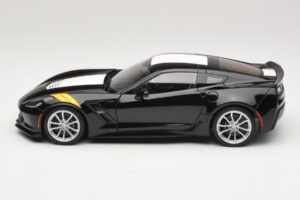Chevrolet Corvette C7 Grand Sport Fekete Fehér Csíkokkal AUTOart 1:18 71273 Kompozit – 4. kép a 8-ből