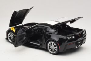 Chevrolet Corvette C7 Grand Sport Fekete Fehér Csíkokkal AUTOart 1:18 71273 Kompozit – 5. kép a 8-ből