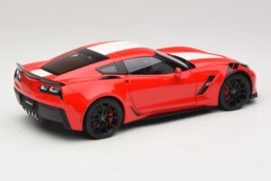 Chevrolet Corvette C7 Grand Sport Piros Fehér Csíkokkal AUTOart 1:18 71274 Kompozit – 3. kép a 8-ből
