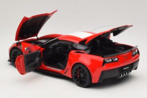 Chevrolet Corvette C7 Grand Sport Piros Fehér Csíkokkal AUTOart 1:18 71274 Kompozit – 5. kép a 8-ből