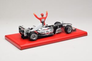 Ferrari F2004 #1 M. Schumacher Six Time World Champion 2004 Króm Ezüst Hot Wheels 1:18 C7332 Fém – 2. kép a 6-ből