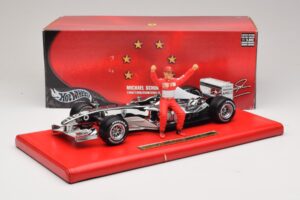 Ferrari F2004 #1 M. Schumacher Six Time World Champion 2004 Króm Ezüst Hot Wheels 1:18 C7332 Fém – 6. kép a 6-ből