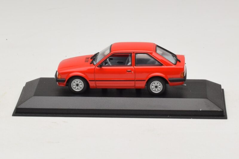 Ford Escort Mk3 3 Ajtós Piros Minichamps 1:43 400085000 Fém