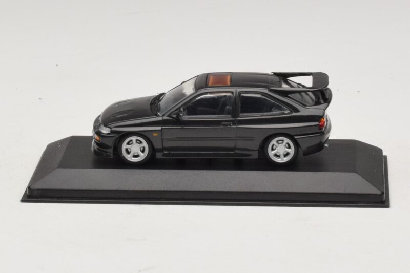 Ford Escort RS Cosworth Fekete Metál Minichamps 1:43 Ford Escort RS Cosworth Fekete Metál Minichamps 1:43 430082106 Fém