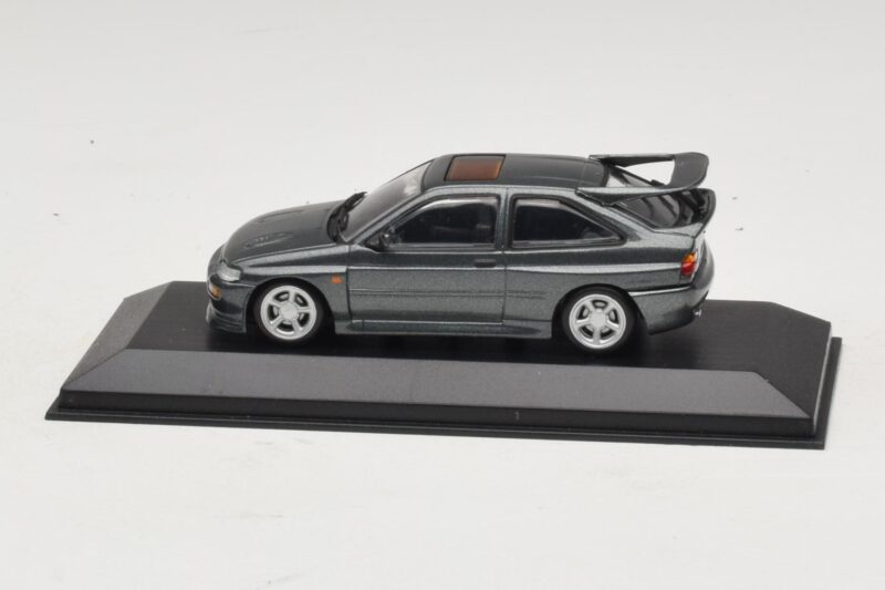 Ford Escort RS Cosworth Sötétzöld Metál Minichamps 1:43 Ford Escort RS Cosworth Sötétzöld Metál Minichamps 1:43 430086300 Fém