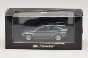 Ford Escort RS Cosworth Sötétzöld Metál Minichamps 1:43 430086300 Fém – 4. kép a 4-ből