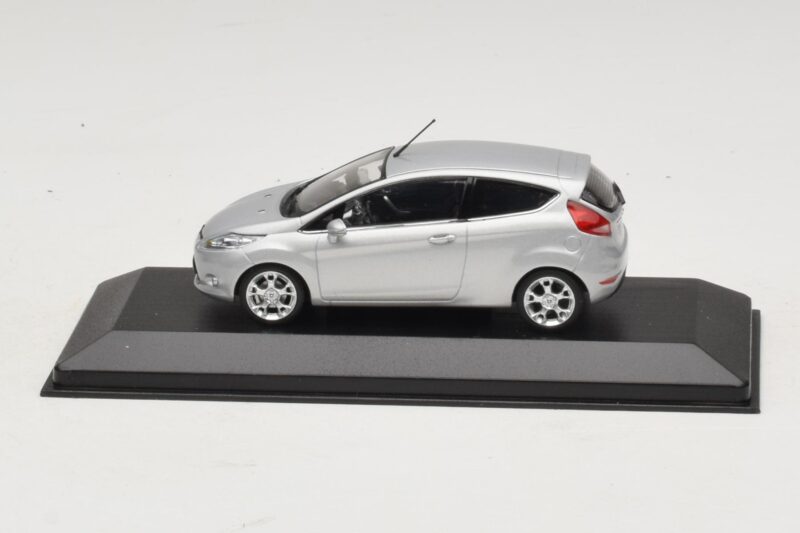 Ford Fiesta Mk7 Moondust Silver Metallic Minichamps 1:43 403088003 Fém