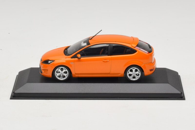 Ford Focus ST Mk2 Electric Orange Minichamps 1:43 400087302 Fém