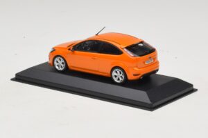 Ford Focus ST Mk2 Electric Orange Minichamps 1:43 400087302 Fém – 3. kép a 4-ből