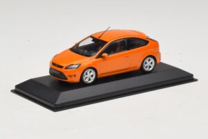 Ford Focus ST Mk2 Electric Orange Csere Doboz Minichamps 1:43 400087302-R1 Fém – 2. kép a 4-ből