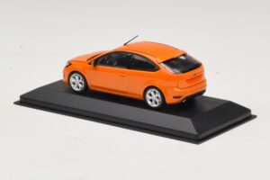 Ford Focus ST Mk2 Electric Orange Csere Doboz Minichamps 1:43 400087302-R1 Fém – 3. kép a 4-ből