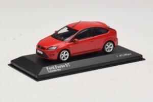 Ford Focus ST Mk2 Piros Minichamps 1:43 400087301 Fém – 2. kép a 4-ből