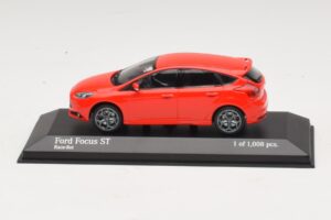 Ford Focus ST Mk3 Piros Minichamps 1:43 410081001 Fém