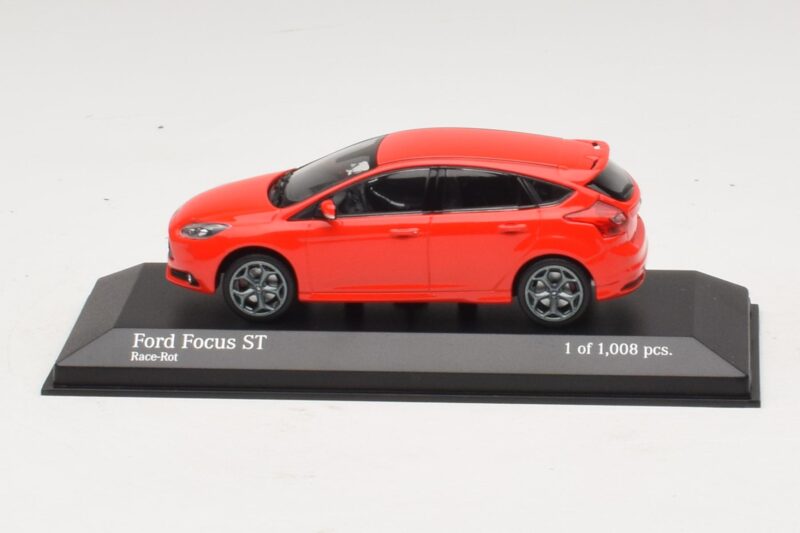 Ford Focus ST Mk3 Piros Minichamps 1:43 410081001 Fém