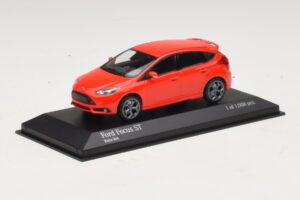Ford Focus ST Mk3 Piros Minichamps 1:43 410081001 Fém – 2. kép a 4-ből