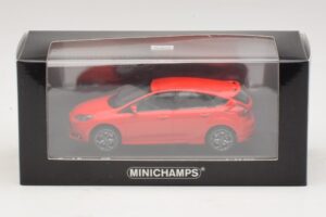 Ford Focus ST Mk3 Piros Minichamps 1:43 410081001 Fém – 4. kép a 4-ből