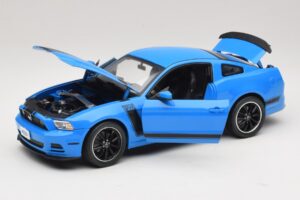 Ford Mustang Boss 302 S197 Kék Shelby Collectibles 1:18 25414S Fém – 2. kép a 8-ből