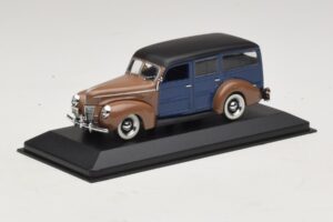 Ford V8 De Luxe Woody Station Wagon Barna Kék Minichamps 1:43 400082112 Fém – 2. kép a 4-ből
