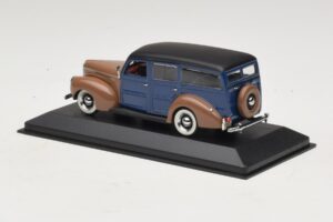 Ford V8 De Luxe Woody Station Wagon Barna Kék Minichamps 1:43 400082112 Fém – 3. kép a 4-ből